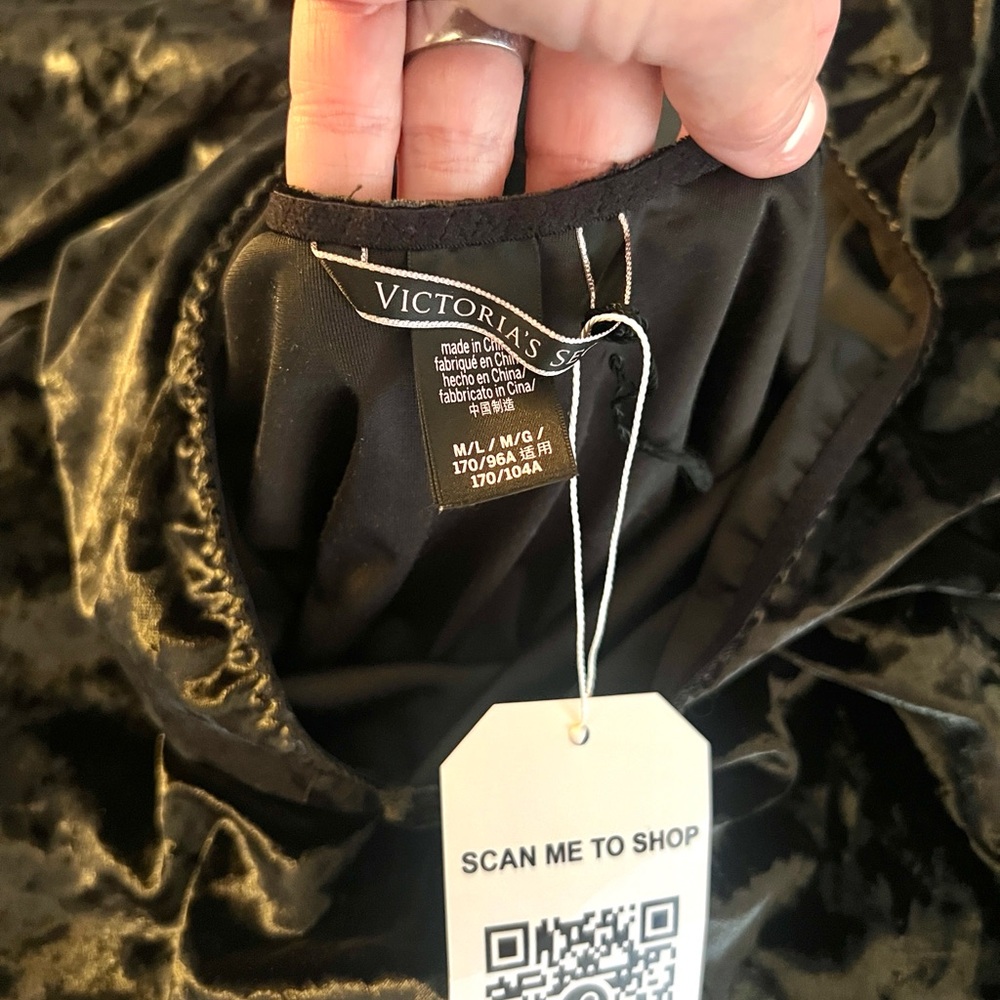 Victoria’s Secret,Black Velvet Plunge Bodysuit Long-Sleeve Open-Back,Size M/L - Picture 3 of 8